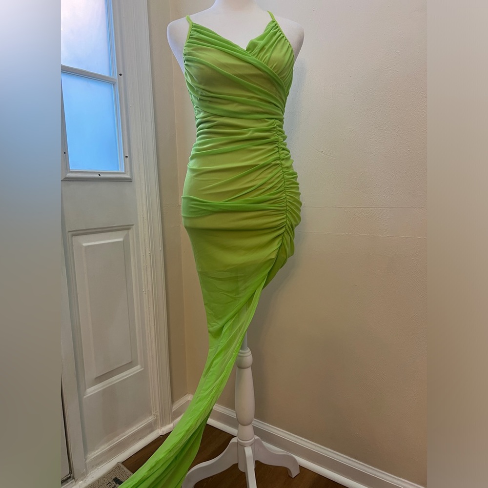 Spring Haze Bright Green Asymmetrical Mini Dress. Size Small